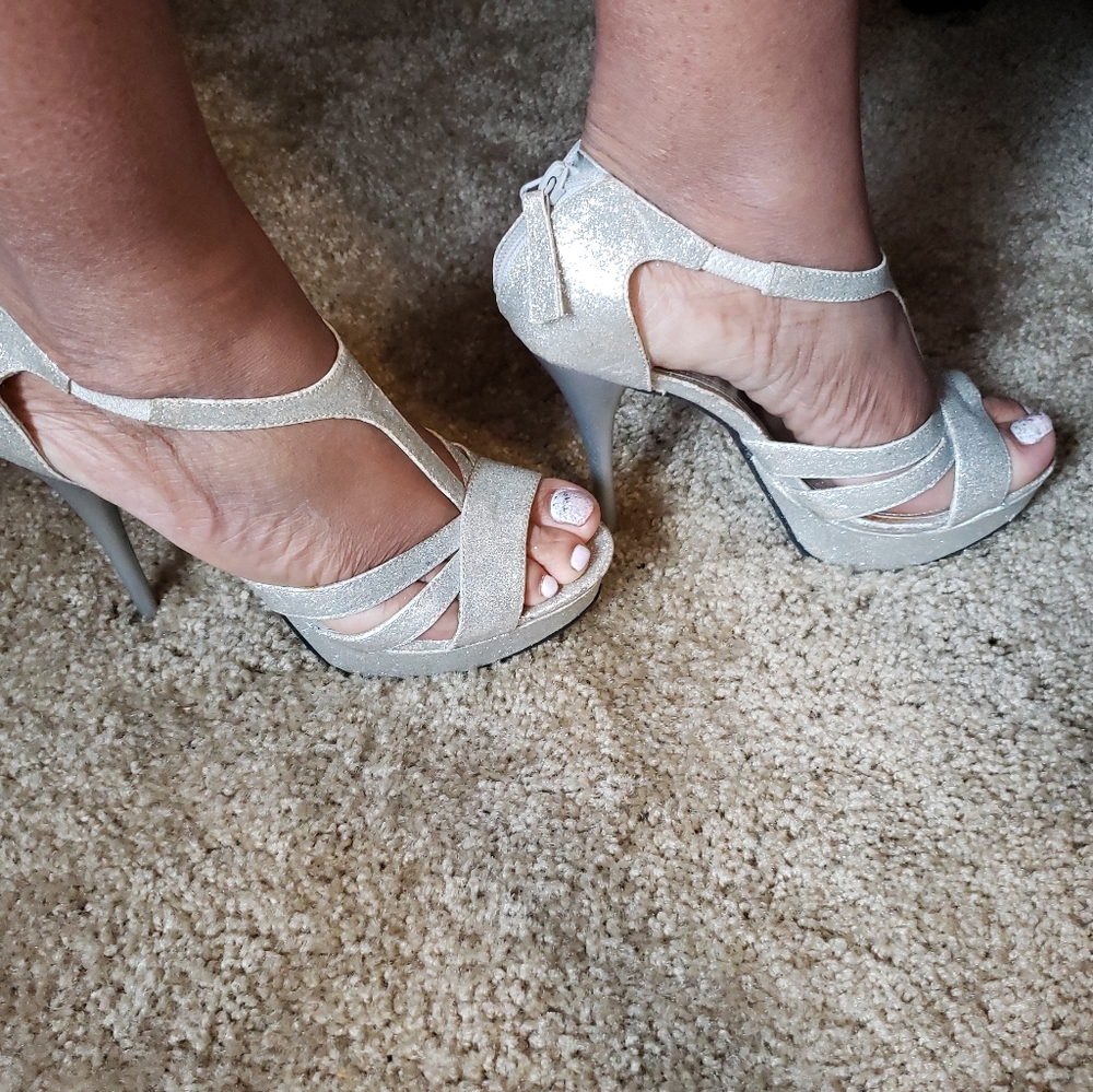 Stilettos - Picture 3 of 4
